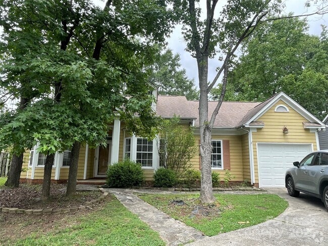 Building Photo - 6002 Kenmore Ln Rental