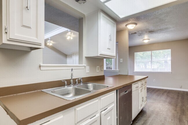 Photo - 2513 Richmond Dr