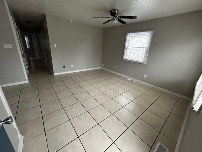 Photo - 1422 W 35th St