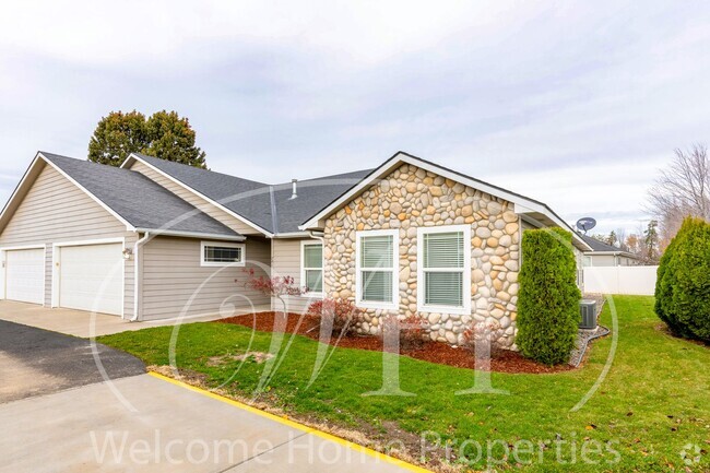 Building Photo - Spacious Home with Vaulted Ceilings