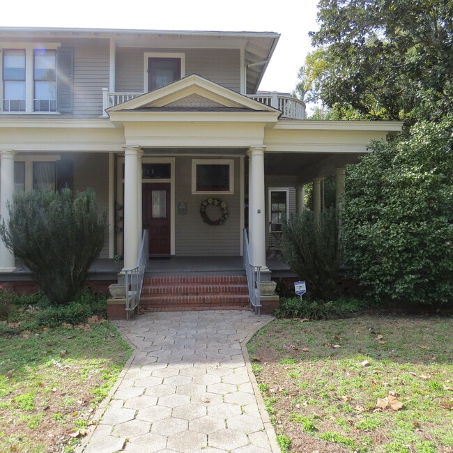 Building Photo - 711 Union St Unit 2