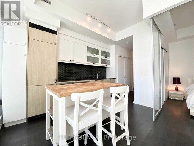 Photo - 783 Bathurst St Unit 718