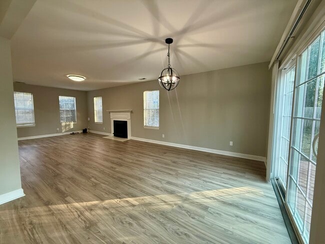 Photo - 27 Montford Ct