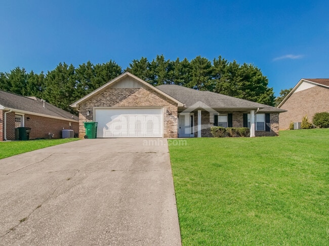 Photo - 1245 Edinburgh Dr