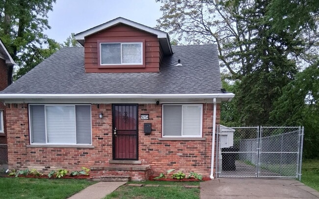 4 Bedroom Brick House - 16154 Manor St House