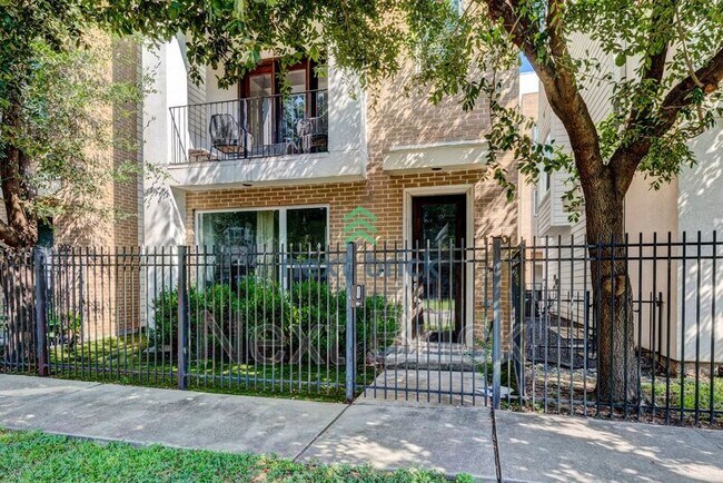 Building Photo - 1220 Summer St Rental