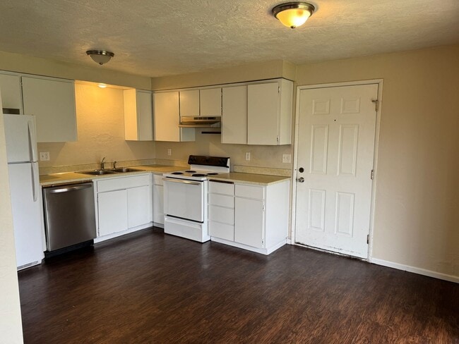Photo - Updated 2 bedroom 1 bathroom duplex in Springfield!