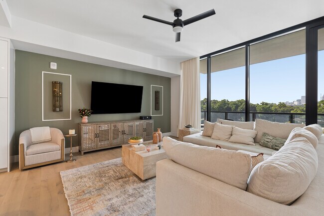 Photo - 2425 Peachtree Rd NE