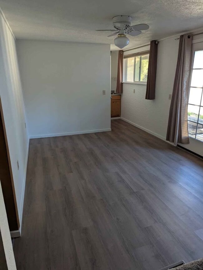 Photo - 420 N Tamarack St Apartment