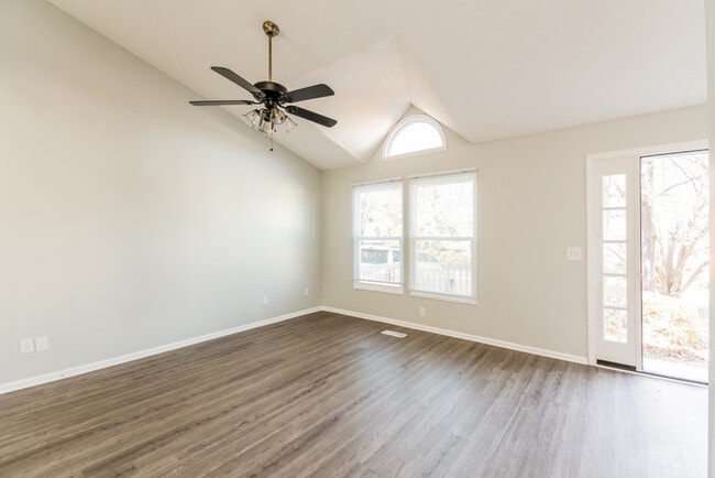 Photo - 106 Woodspur Rd