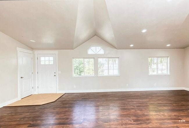 Photo - 2115 Villa Dr