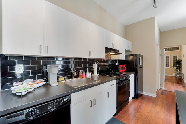 Photo - 613 S 16th St Unit Apt 1