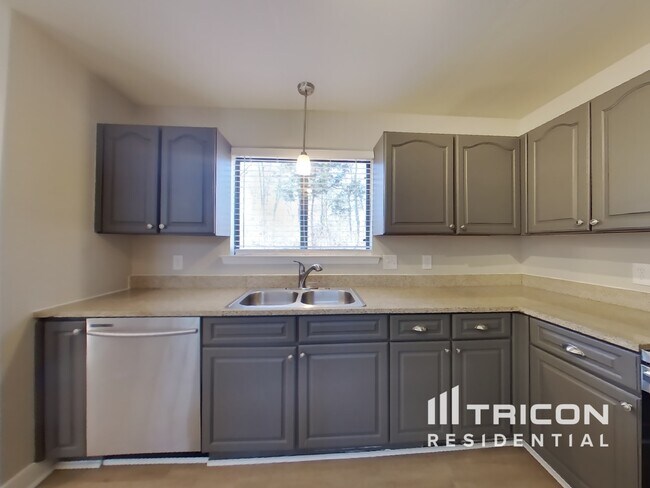 Photo - 2405 Ravine Dr