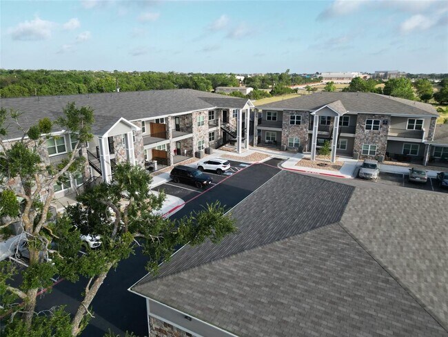 Photo - 501 Horseshoe Dr