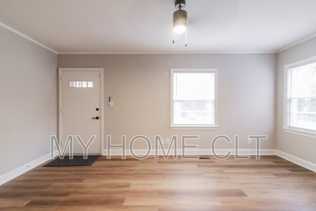 Photo - 3037 Marlowe Ave