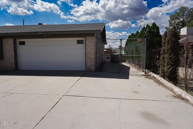 Photo - 3311 Drumond Rd