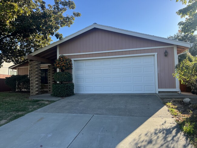 Photo - 6560 Oakcreek Way