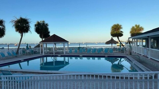 Beach Pool & Hot tub - 4190 35th Ter S Townhome
