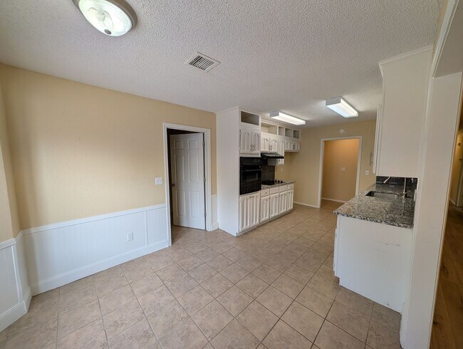 Photo - 505 W Utica Pl