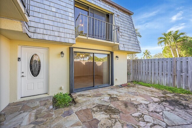 Photo - 128 Lake Arbor Dr