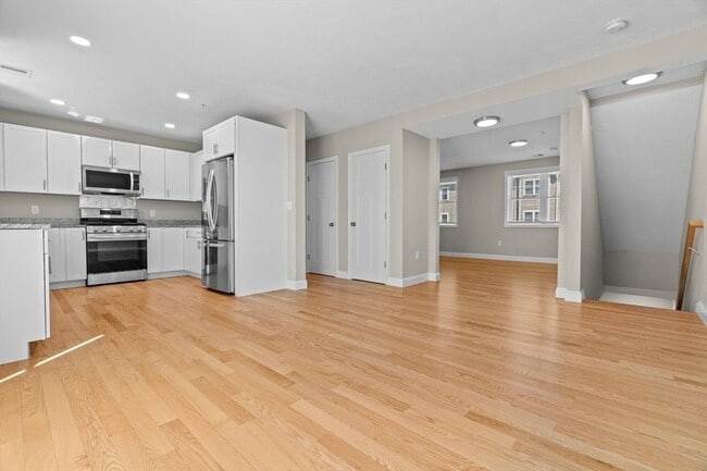 Building Photo - 7 Gorham St Rental