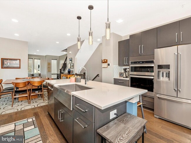 Photo - 1514 Trafalgar Ln