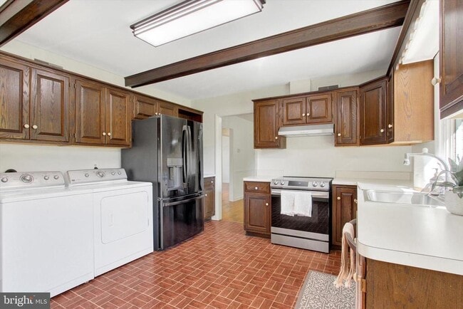 Photo - 974 Fairview Ave