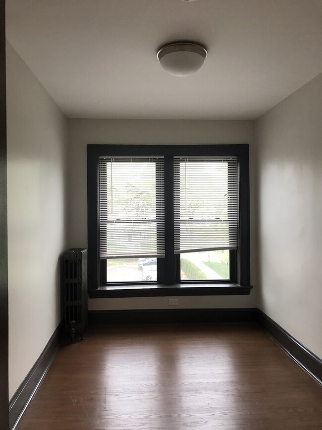 304 W Touhy Ave