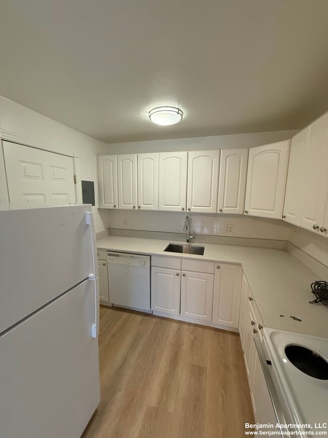 Photo - 18 Embassy Rd Unit 37