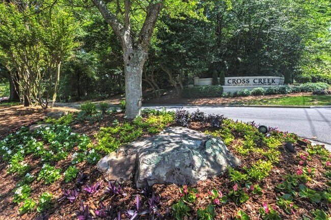 Photo - 56 La Rue Pl NW