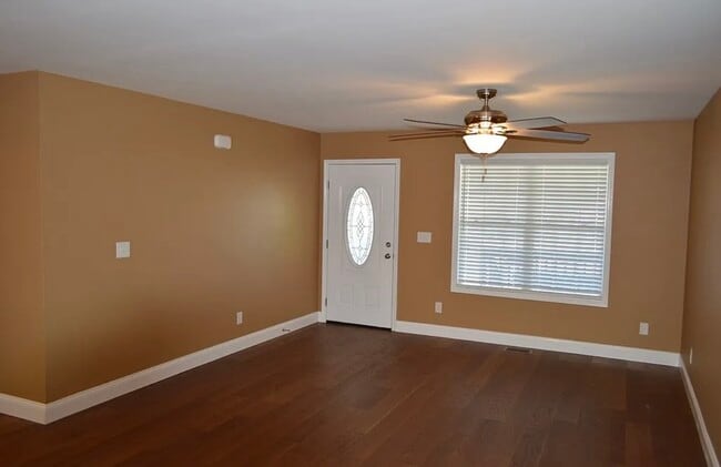 Photo - 308 Sparks Ln