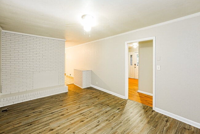 Photo - 758 Denning Pl