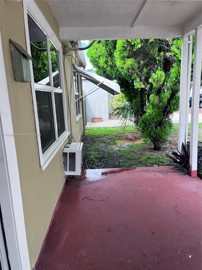Photo - 1572 NE 135th St Unidad 0