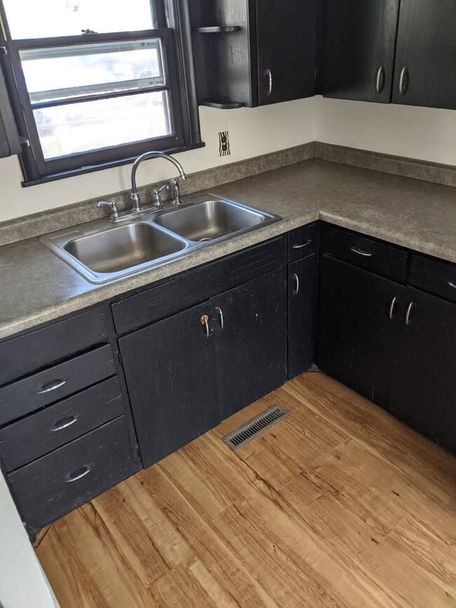 Photo - 512 1st Ave NE