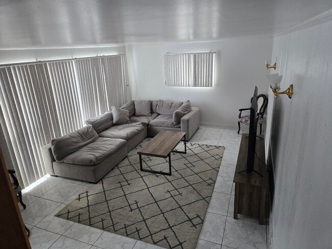 Photo - 7014 N Kilbourn Ave