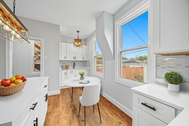 Photo - 2823 Broadway St