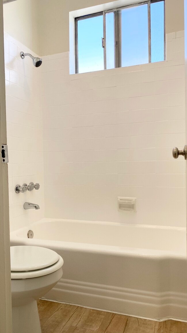 Disposición de soltero - Studio Village Apartments