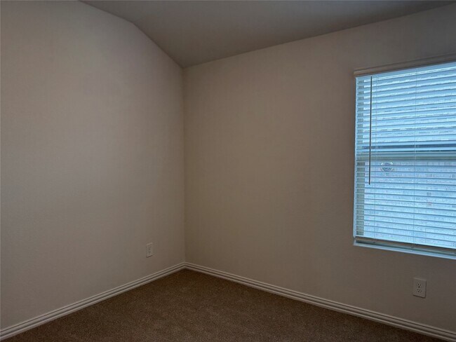 Photo - 716 Edgehurst Dr