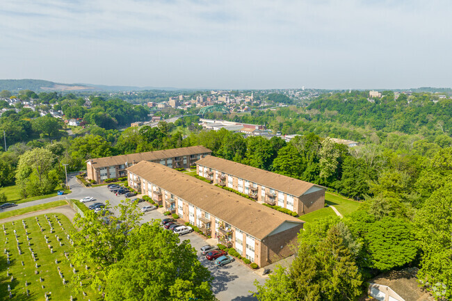 Aerial - Ravenscroft Apartments