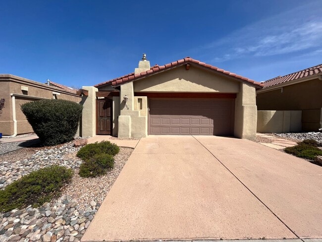 Grand 3 Bedroom 2 Bathroom Home Located In... - Grand 3 Bedroom 2 Bathroom Home Located In...