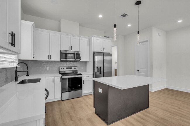 Building Photo - 3829 Goodhope St Unit A