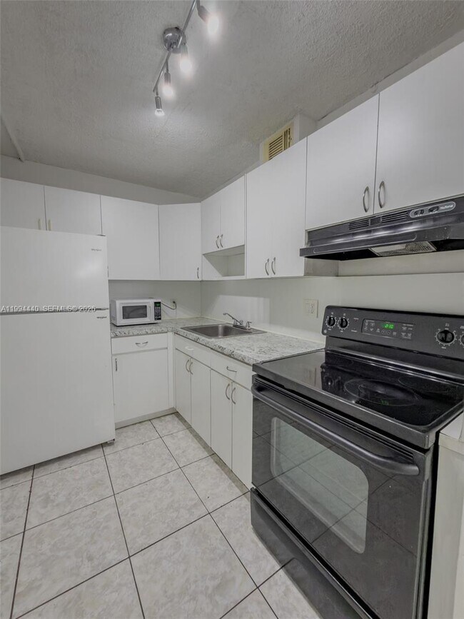 8411 NW 8th St Unit 301