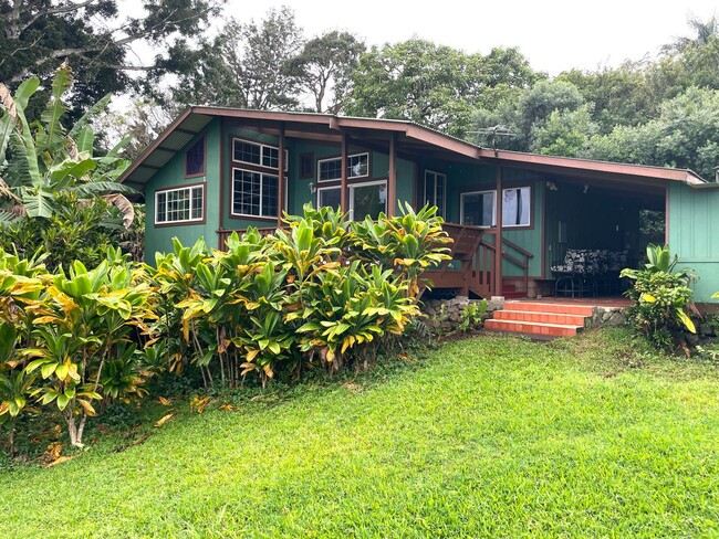 Building Photo - Charming Hamakua Coast Furnished Rental Available: 2 BR / 1.75 BA