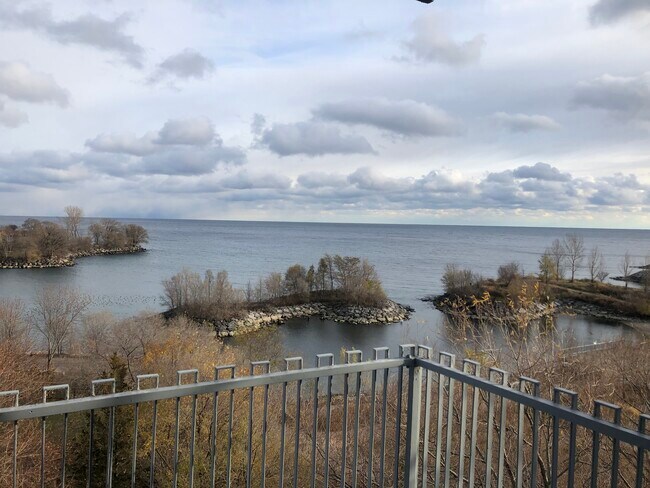 Photo - Waterfront 2 Bedroom Beautifully Renovated Unit Unité 44