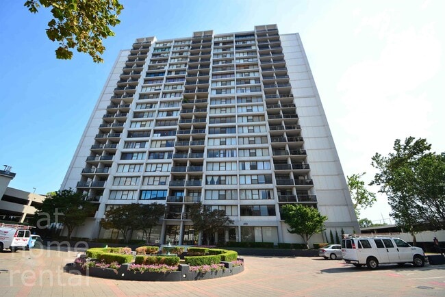 Building Photo - 410 W 7th St