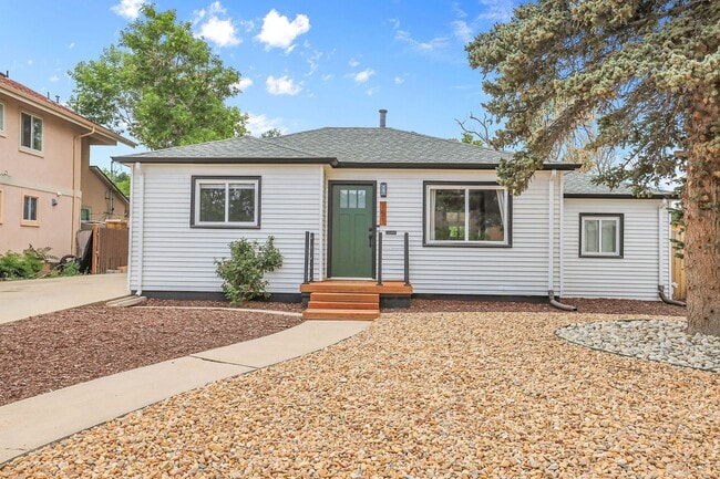 Building Photo - Modern and cozy 3 bedroom, 2 bath home