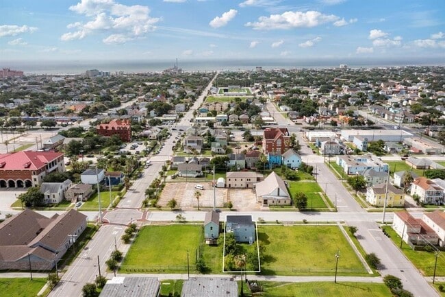 Building Photo - 2714 Avenue H Unit A-1