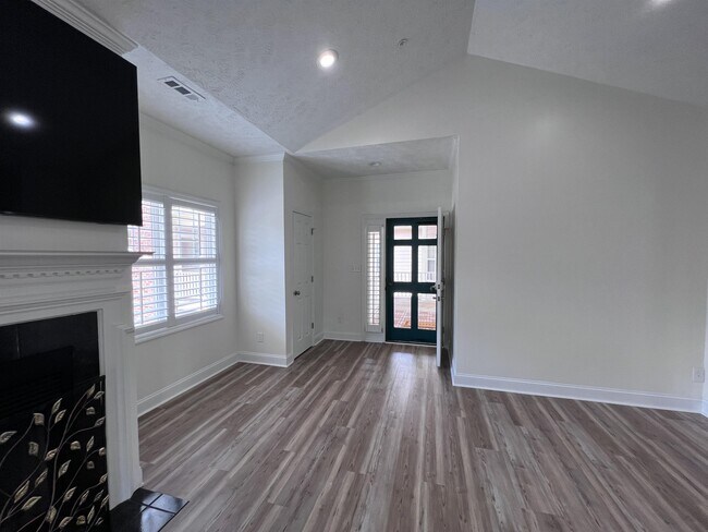 Photo - 812 Sage Creek Ln