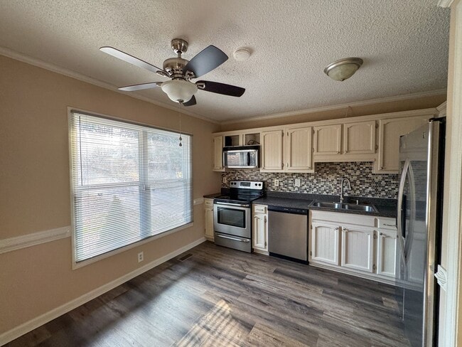 Photo - Charming 3 Bed 1.5 bath in College Lakes