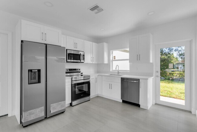 Photo - 5224 29th St SW